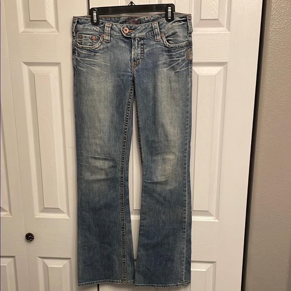 Silver Tuesday Jeans with Vintage Distressed Look